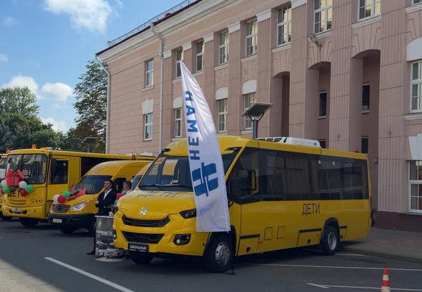 К новому учебному году готов: в Гомеле показали школьный автобус «Неман-420432»