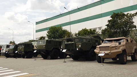 Что сейчас выпускает завод, создавший уникальный 12-осный внедорожник: прошлое и настоящее МЗКТ