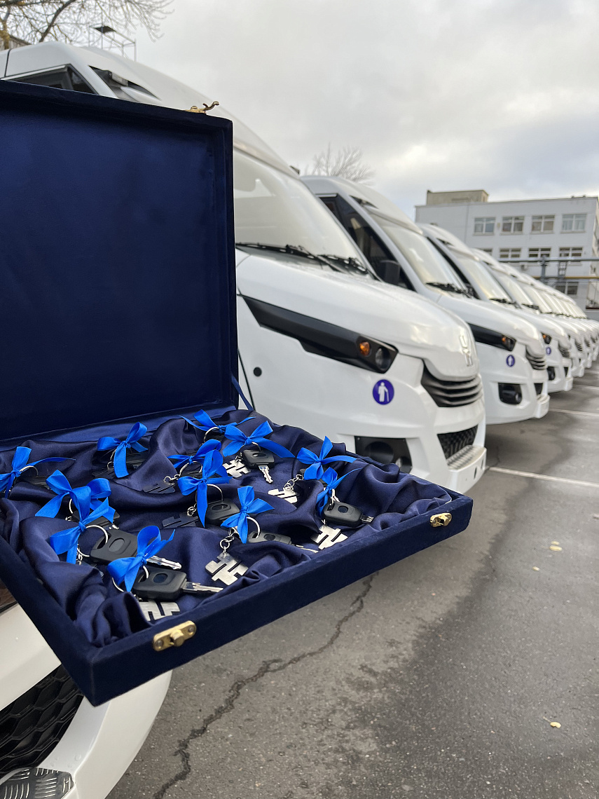 CEREMONIAL HANDOVER OF A BATCH OF NEMAN-420423-501 SUBURBAN BUSES