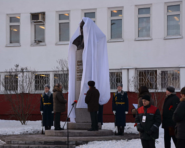 Фото по теме «‎Торжественное открытие памятного знака первому конструктору Б.Л. Шапошнику» №4