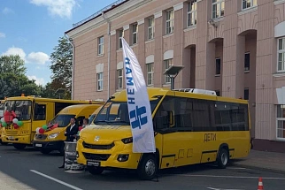 К новому учебному году готов: в Гомеле показали школьный автобус «Неман-420432»